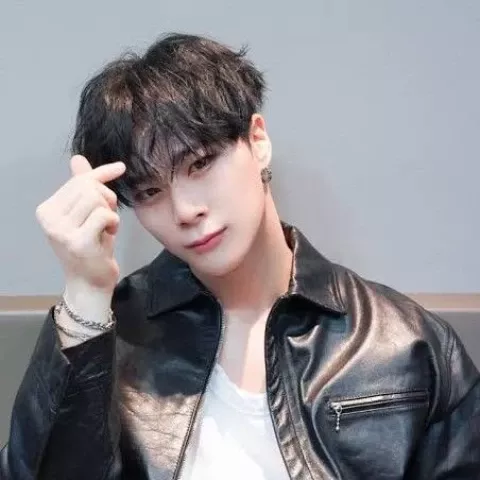 A moment captured by Moonbin (ASTRO)'s fan
