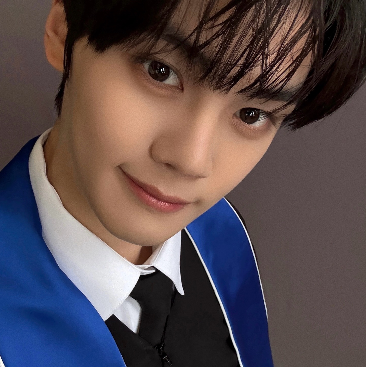 Recent activity shot of Kim Gyuvin (ZEROBASEONE)