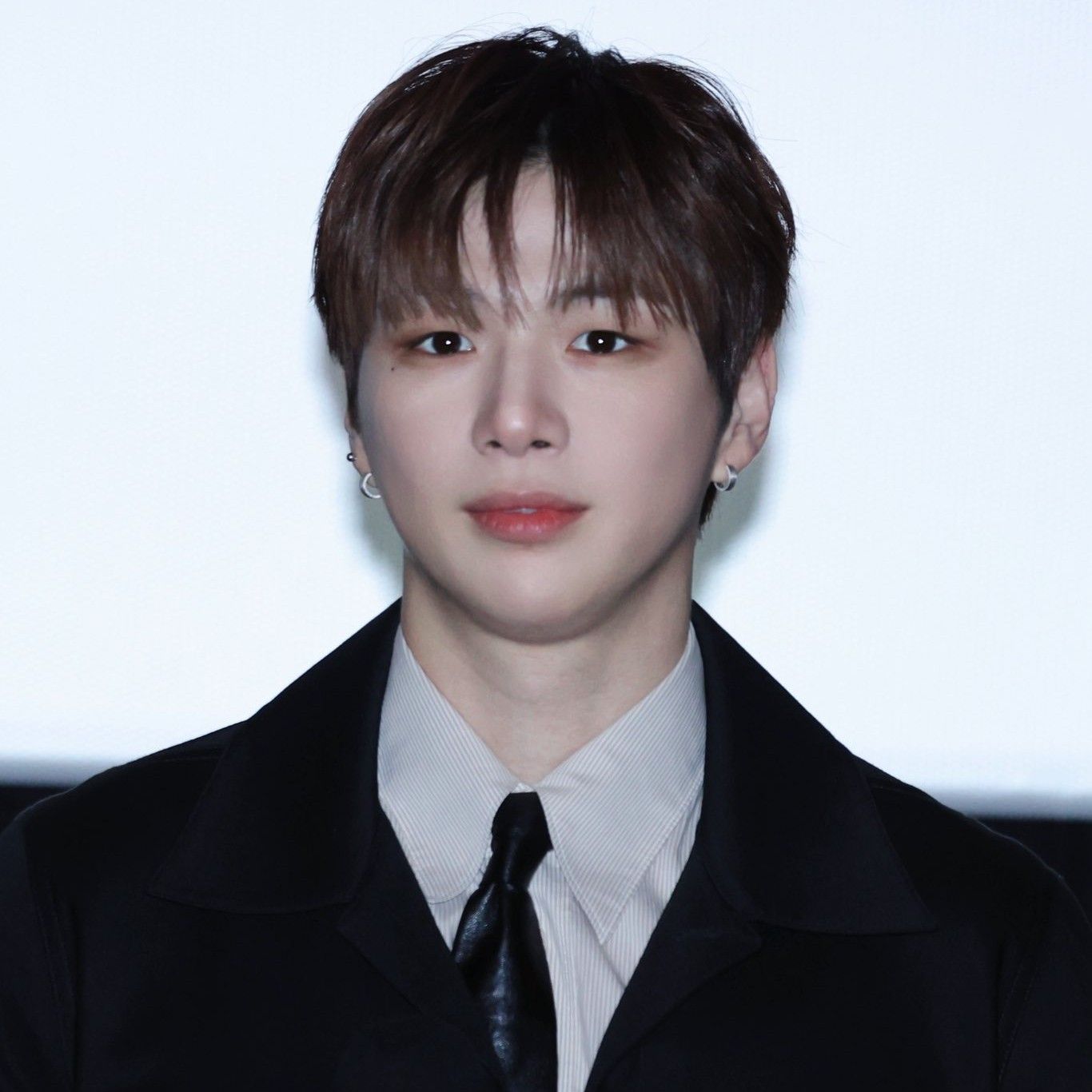 강다니엘의 비하인드 컷