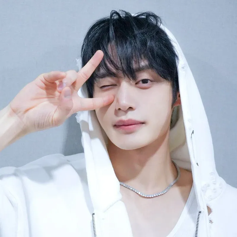 Latest photo of Kim Jiwoong (ZEROBASEONE)