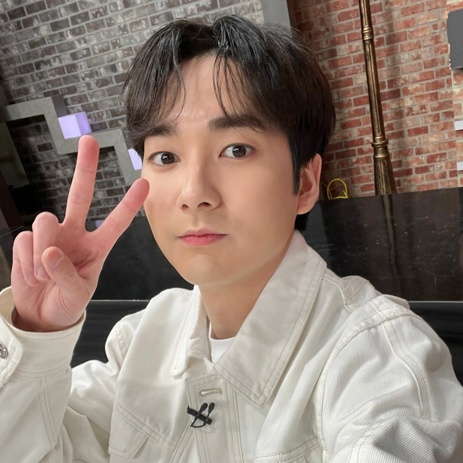 Behind-the-scenes cut of Aron