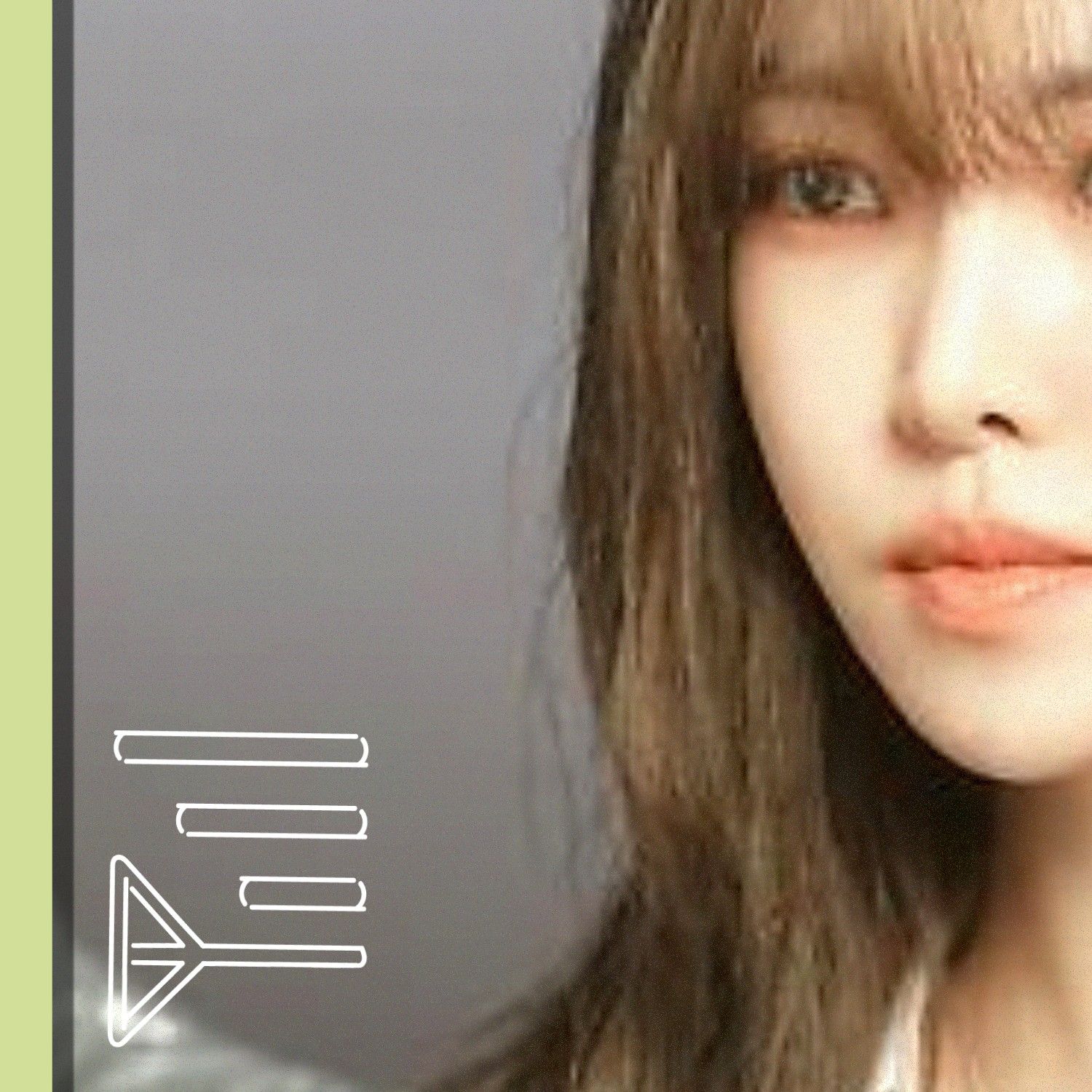 Behind-the-scenes cut of Yuju (GFRIEND)