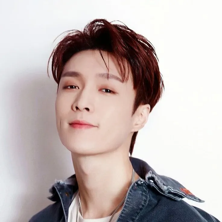 Latest photo of Lay (EXO)