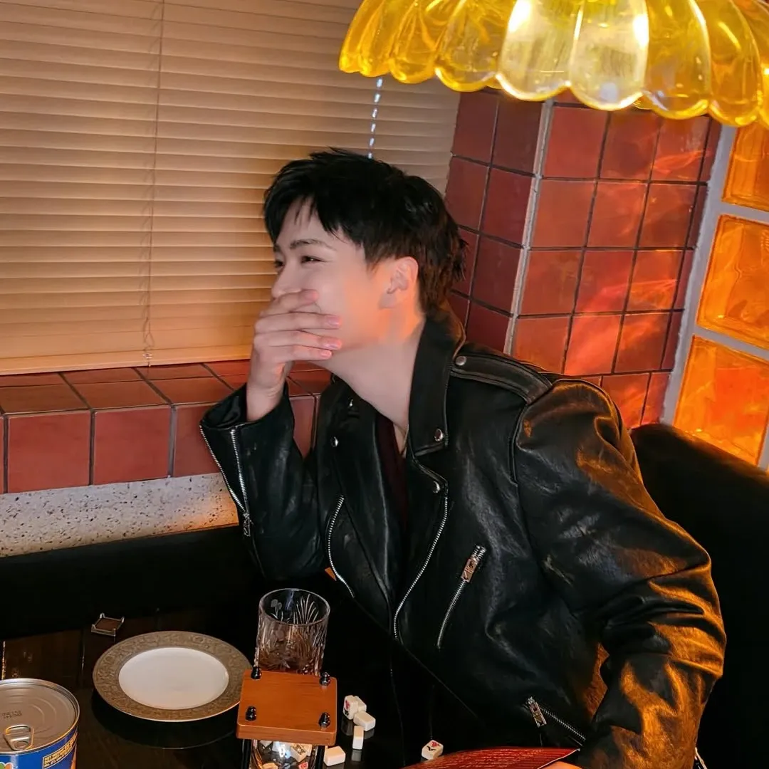 A moment captured by Kim Jonghyeon's fan
