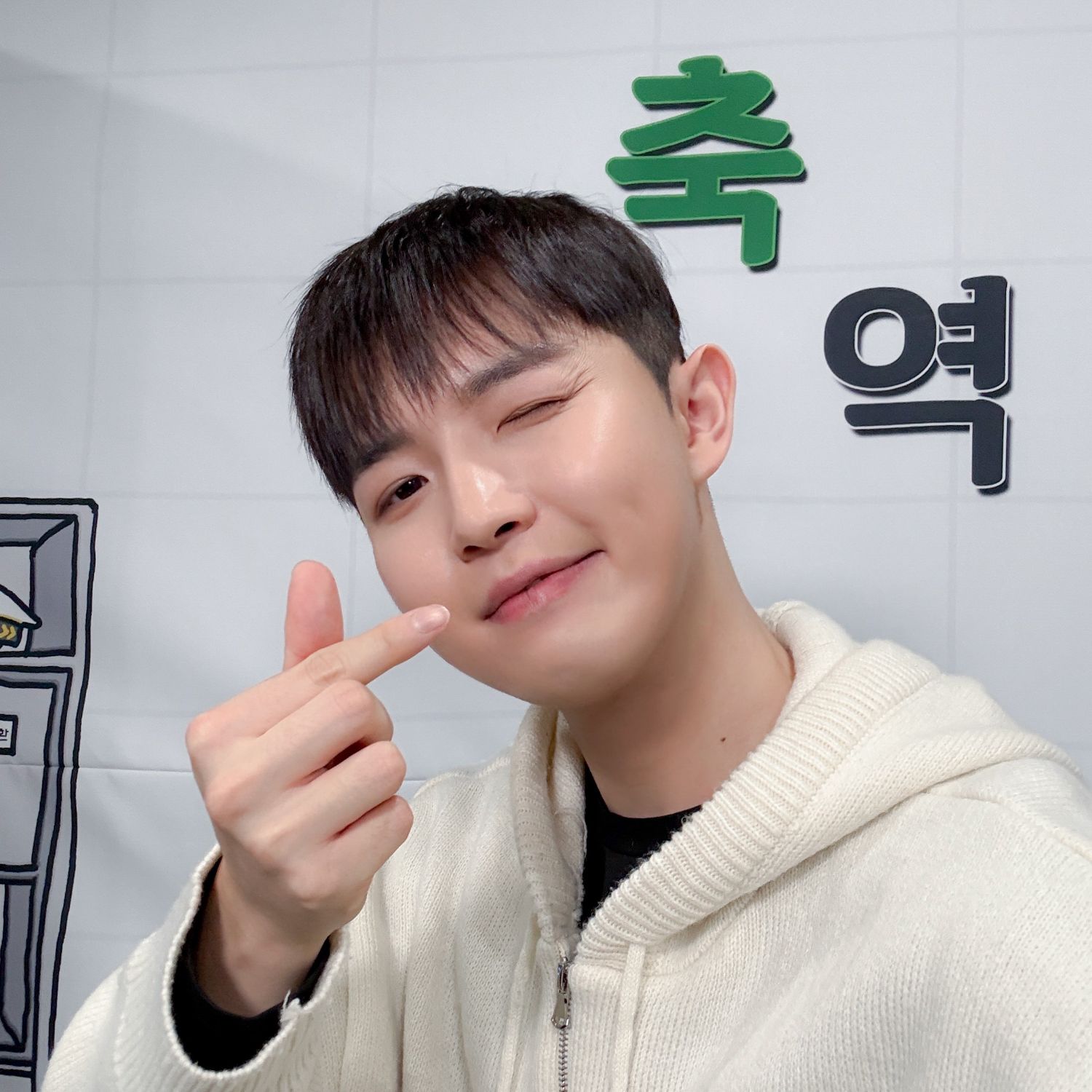 Behind-the-scenes cut of Kim Jaehwan