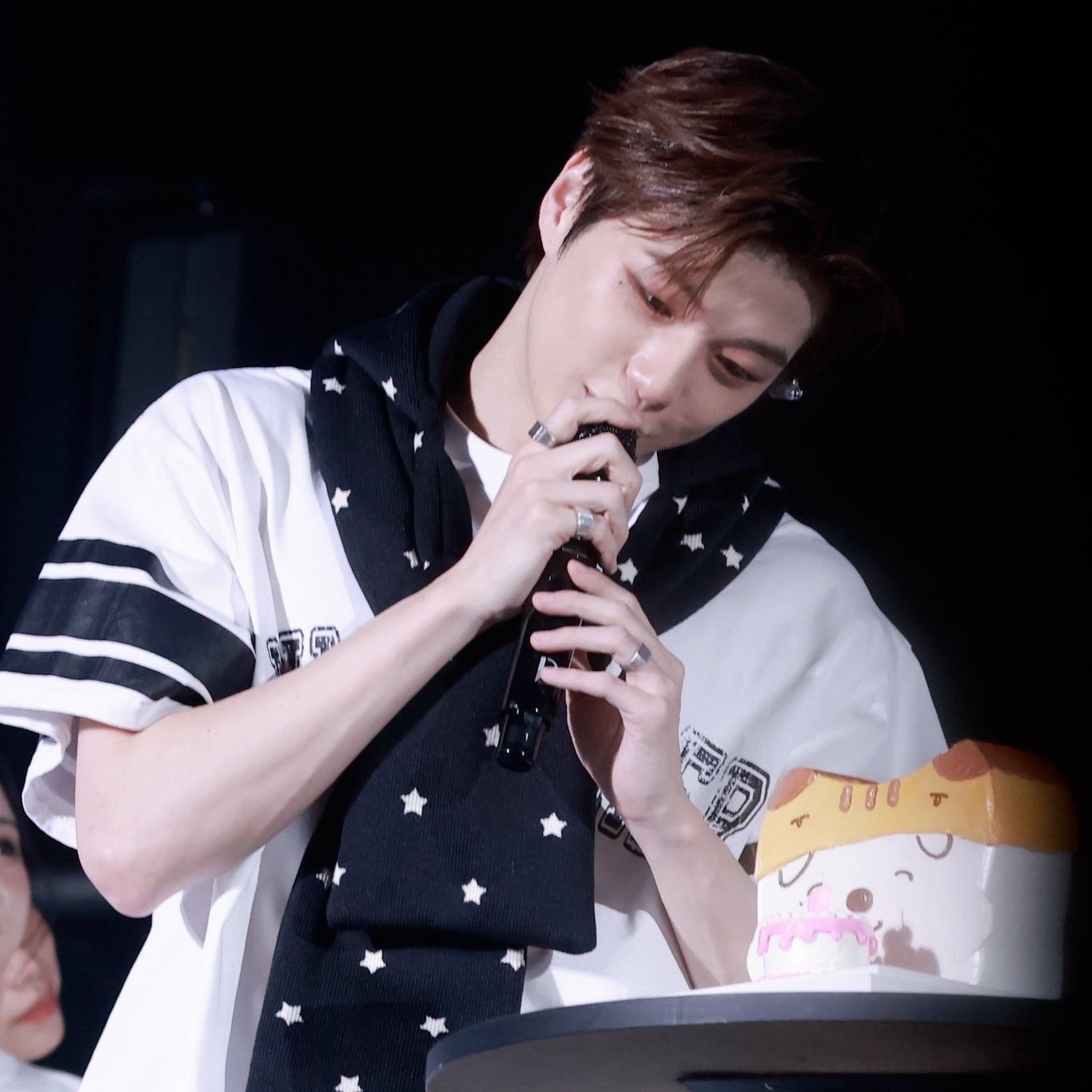 Behind-the-scenes cut of Kang Daniel