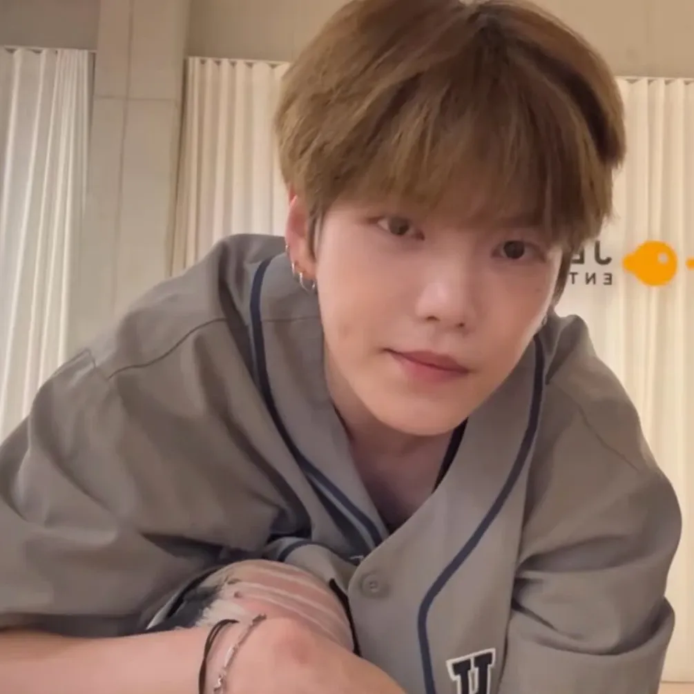 Recent activity shot of Gyehyeon (VERIVERY)