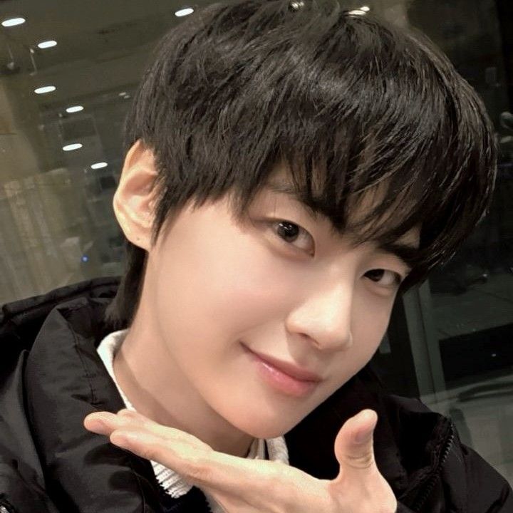 Foto aktivitas terbaru Lee Jinhyuk