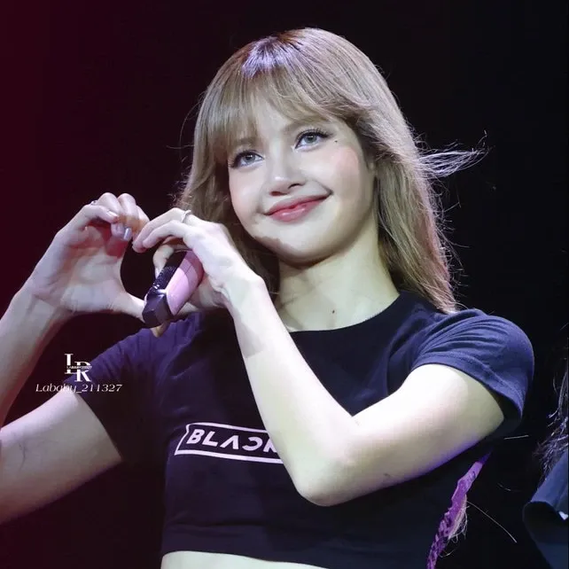 리사 (BLACKPINK)의 최신 사진