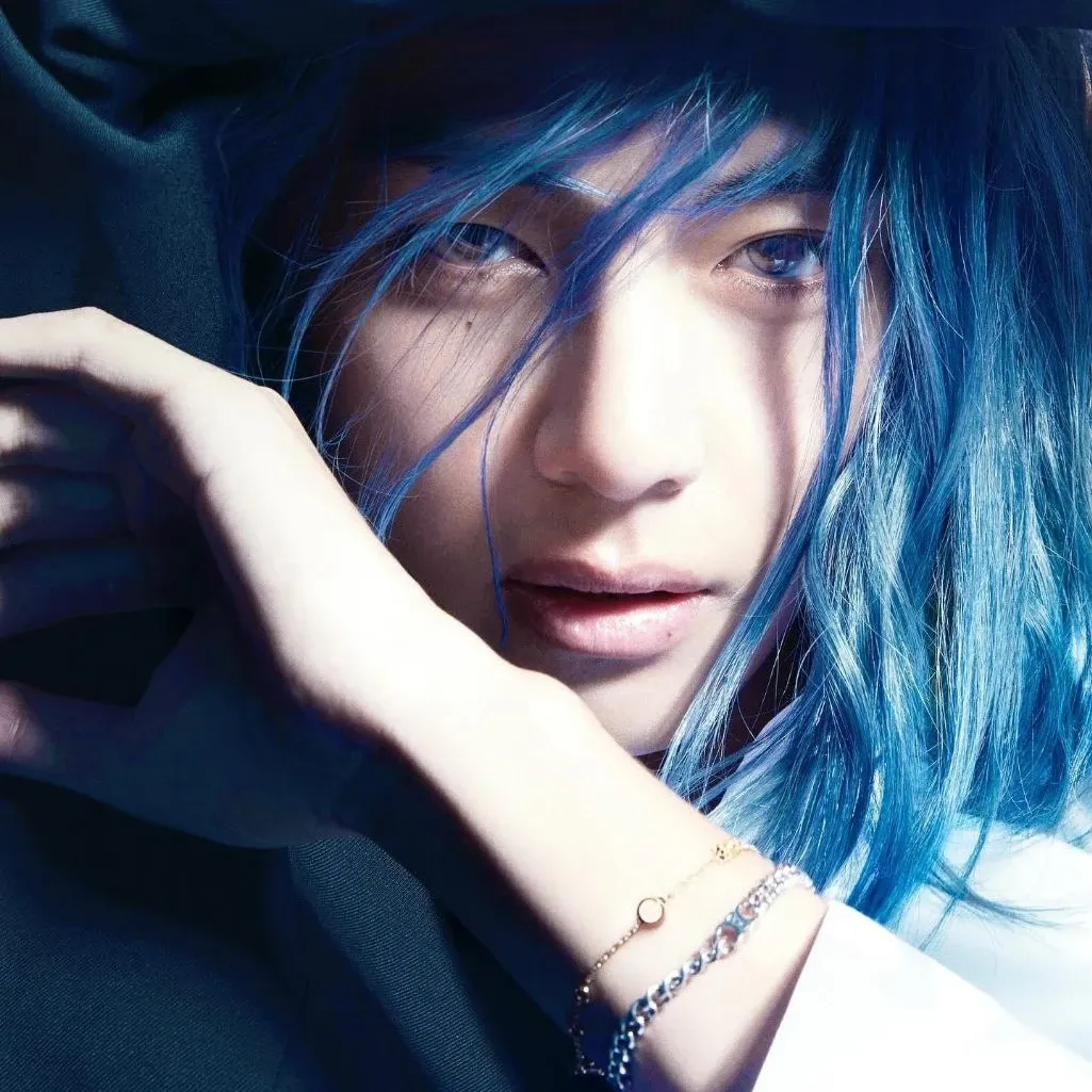 Behind-the-scenes cut of V (BTS)