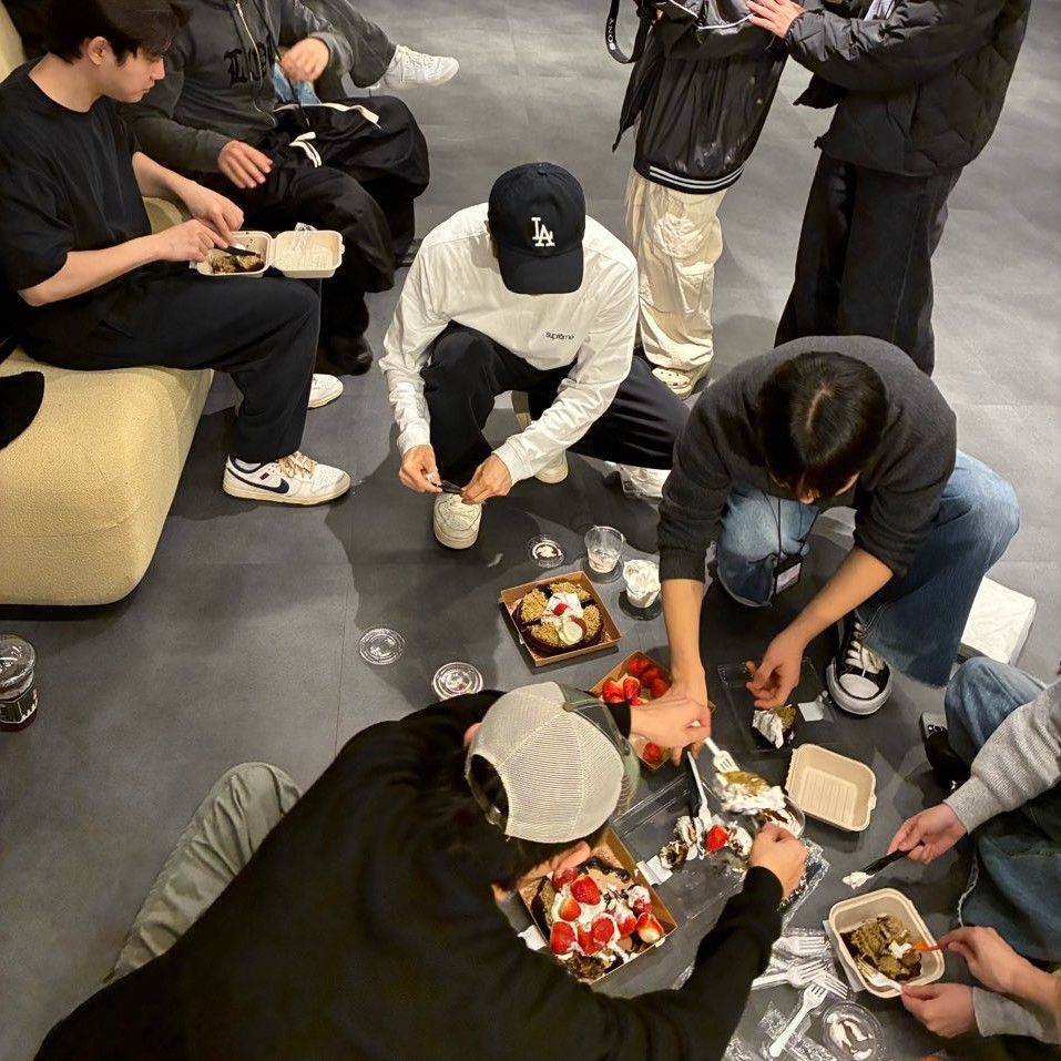 Behind-the-scenes cut of EXO