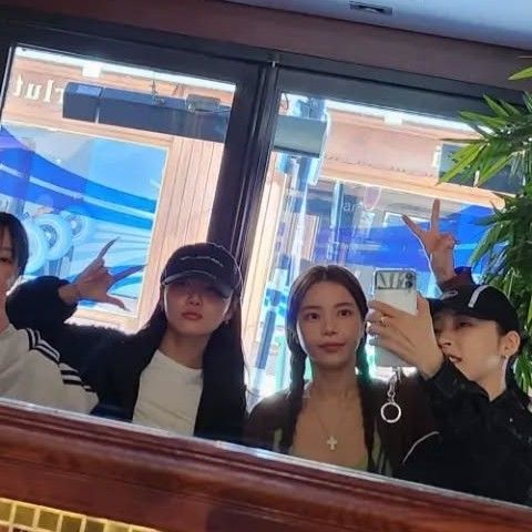 Behind-the-scenes cut of MAMAMOO