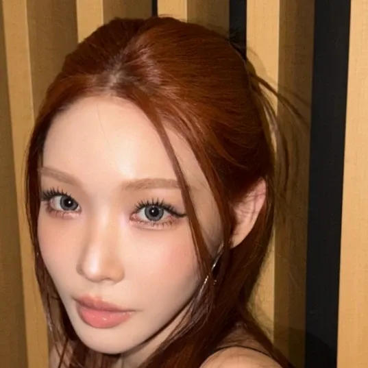 Recent activity shot of Chungha (I.O.I)