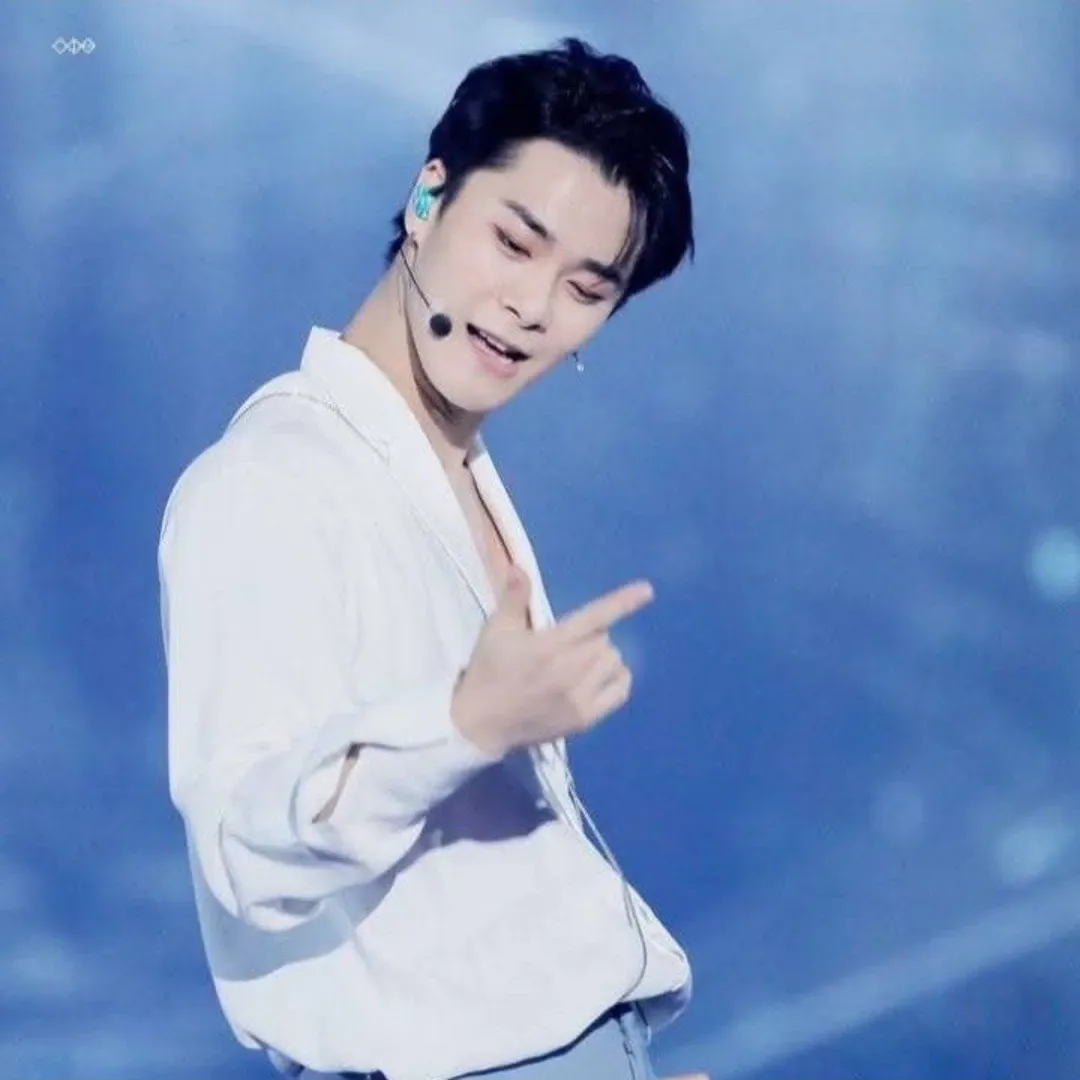 A moment captured by Moonbin (ASTRO)'s fan