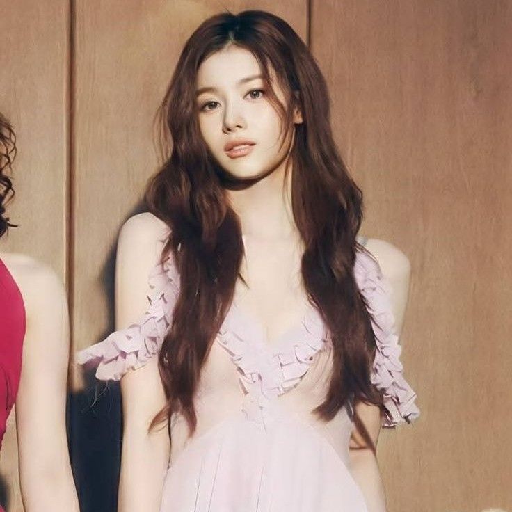 Sana (TWICE)的最新活动照片