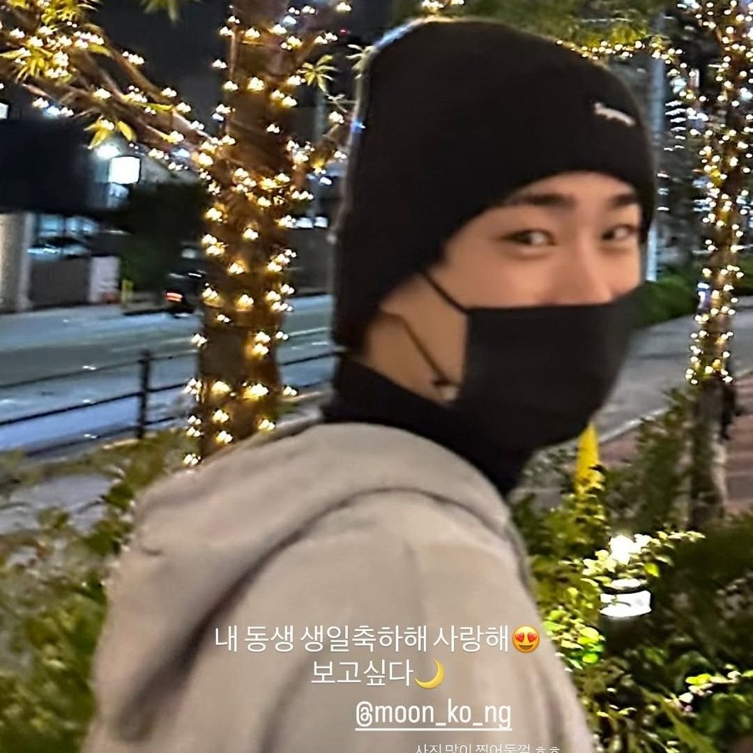 A moment captured by Jinjin (ASTRO)'s fan