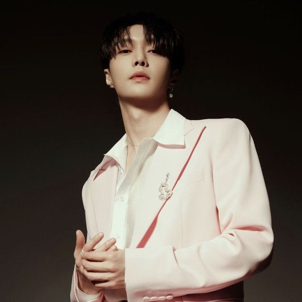 Popular profile picture of Lay (EXO) loved by fans