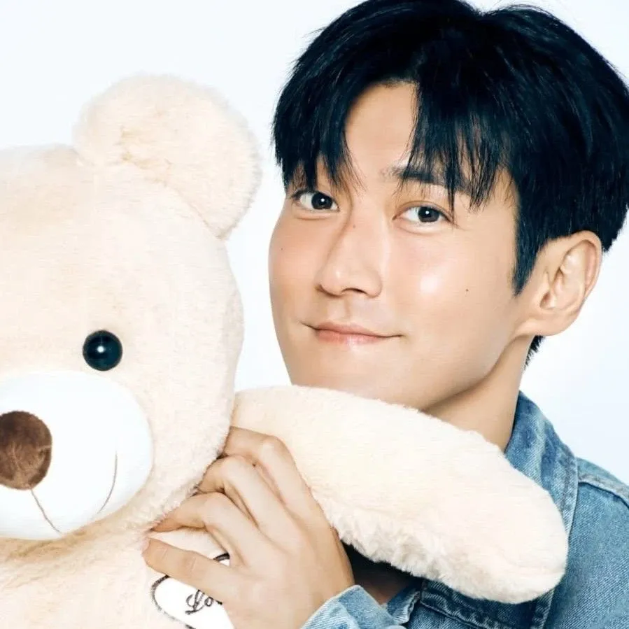 Recent activity shot of Siwon (Super Junior)