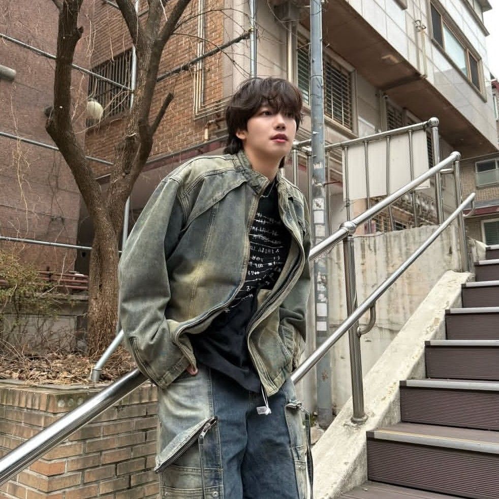 Behind-the-scenes cut of Lim Youngmin