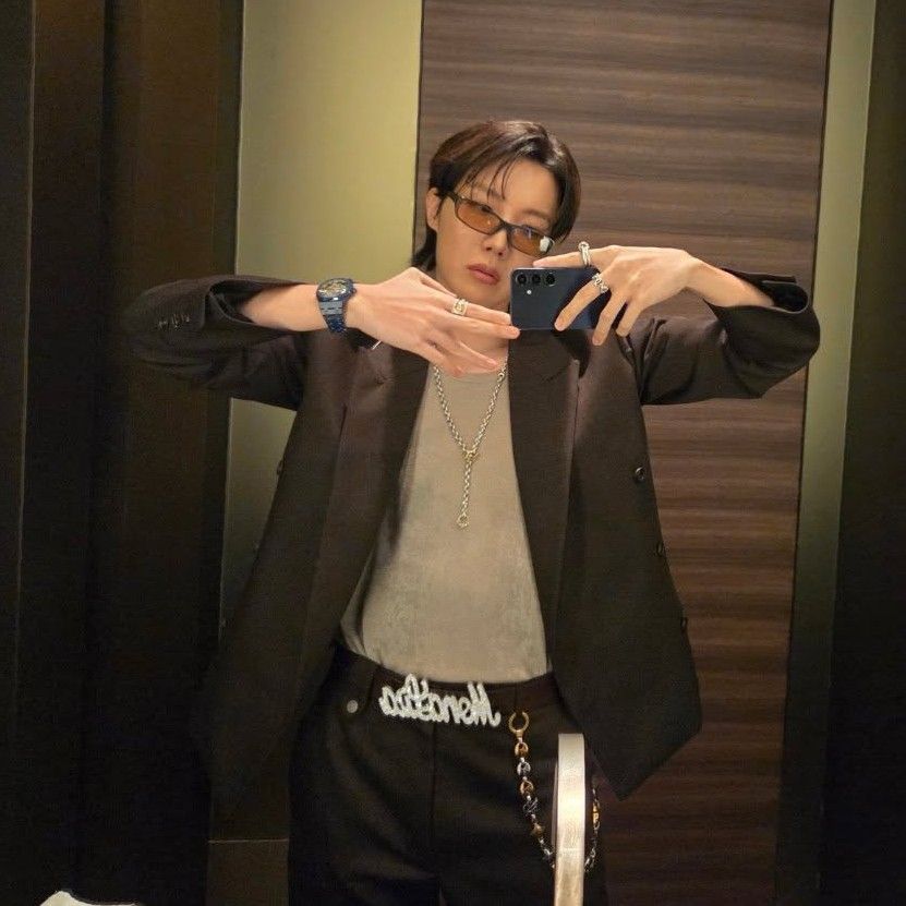 Foto aktivitas terbaru j-hope (BTS)