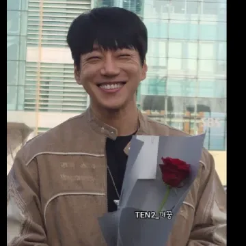 Behind-the-scenes cut of Hwang Chiyeol