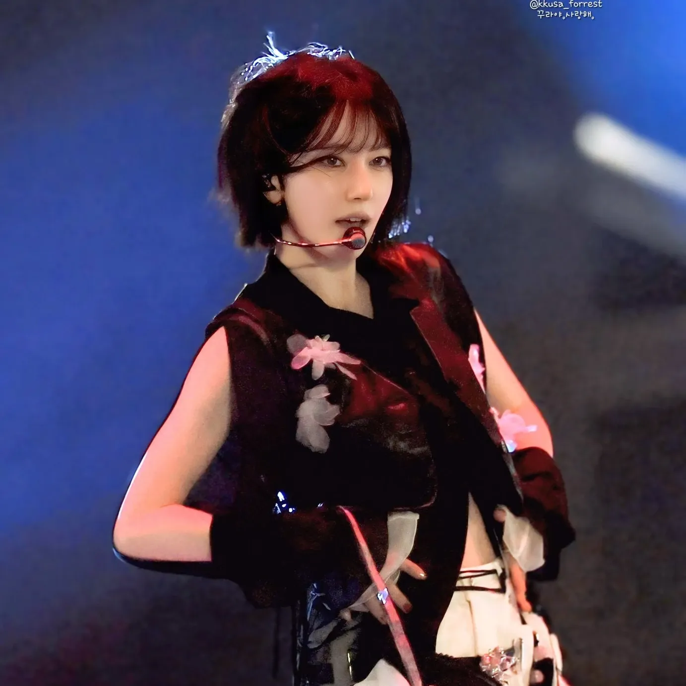 Recent activity shot of Sakura (LE SSERAFIM)