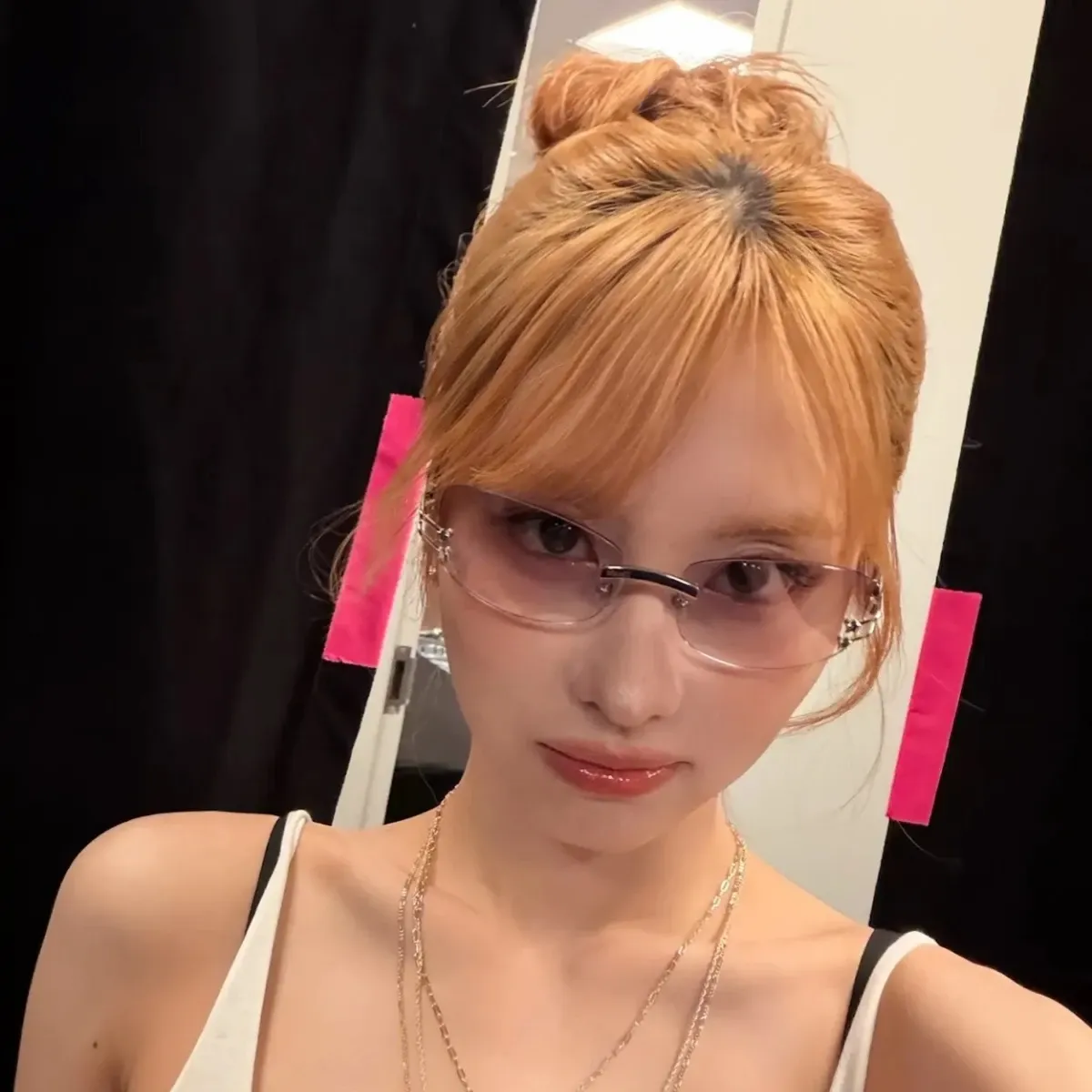 Foto aktivitas terbaru Momo (TWICE)