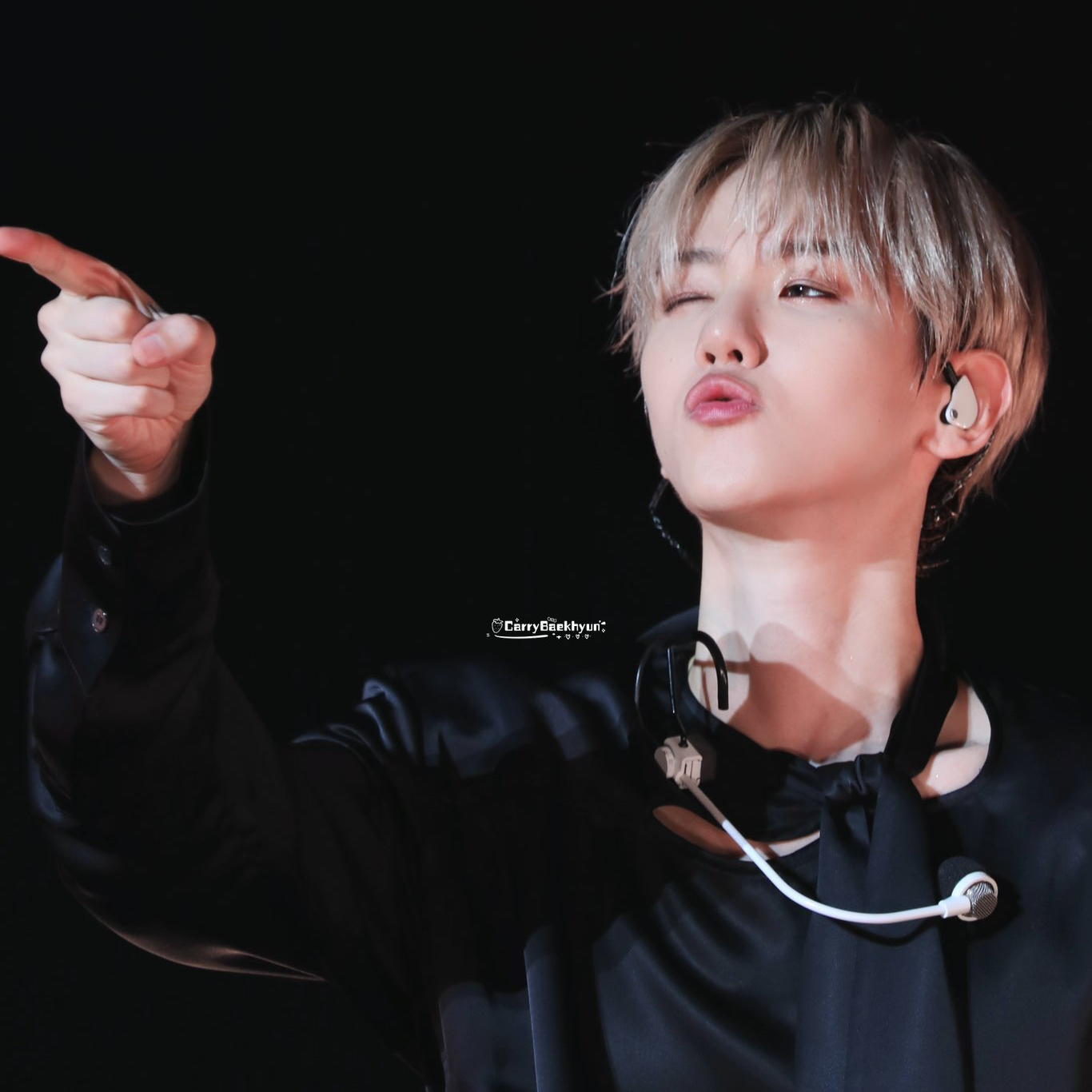 백현 (EXO) 최근 활동샷