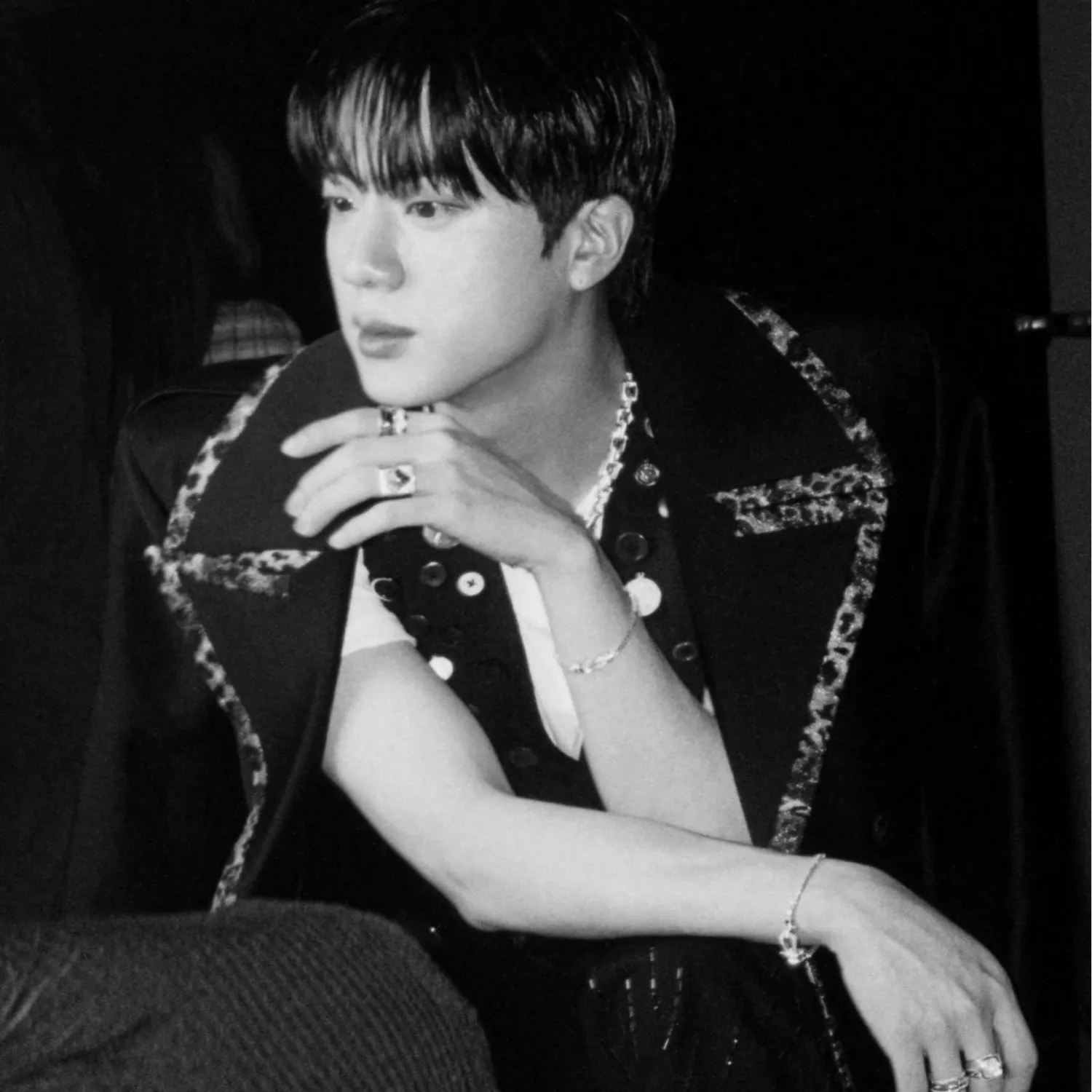 Foto aktivitas terbaru Jin (BTS)