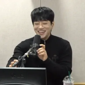 A moment captured by Hwang Chiyeol's fan