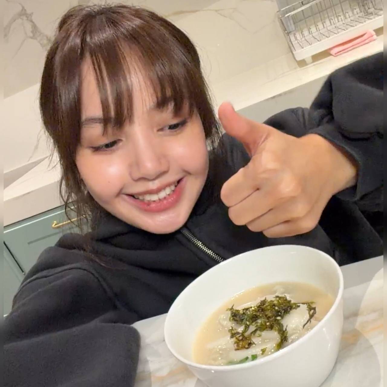 Recent activity shot of Lisa (BLACKPINK)