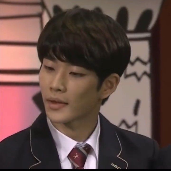 A moment captured by MJ (ASTRO)'s fan