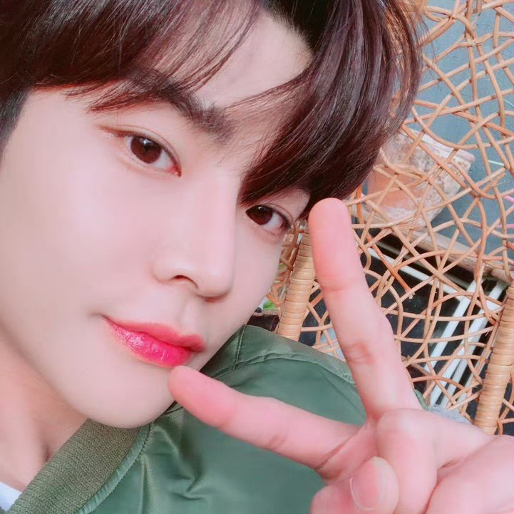 Behind-the-scenes cut of Rowoon