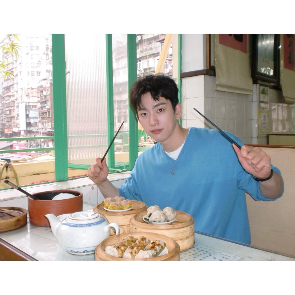 Potret di balik layar Jinyoung (GOT7)