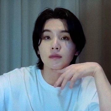 Foto terbaru SUGA (BTS)