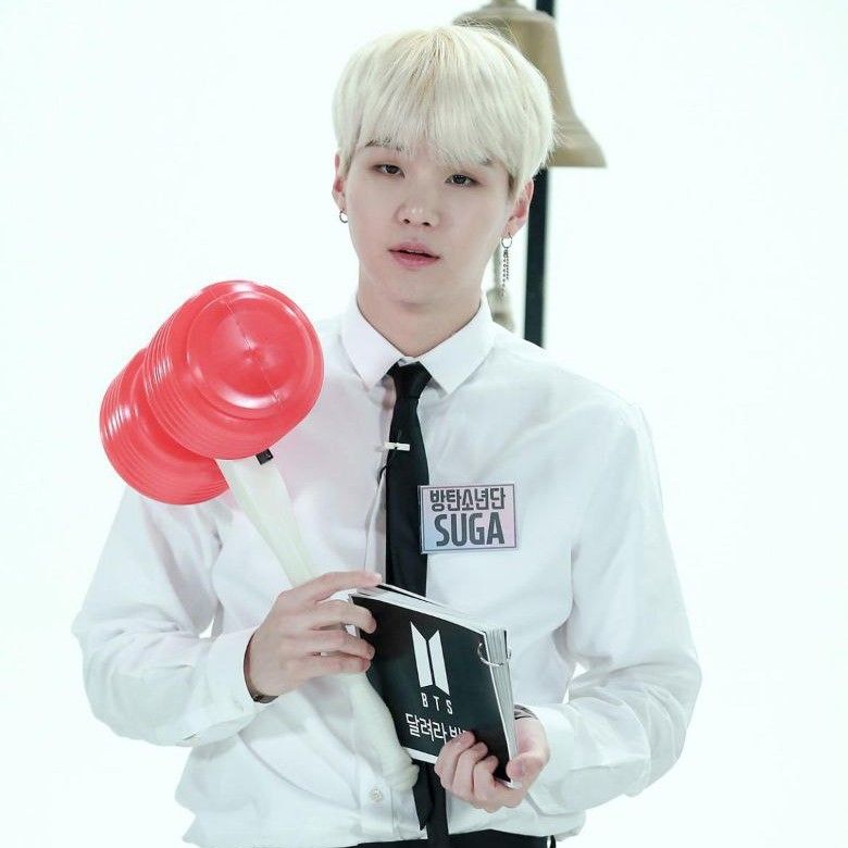 Foto aktivitas terbaru SUGA (BTS)