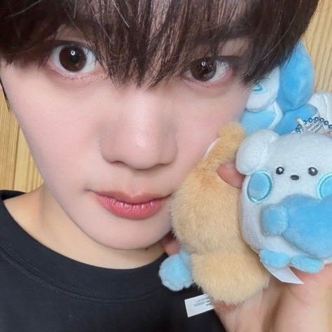 Recent activity shot of Kim Gyuvin (ZEROBASEONE)