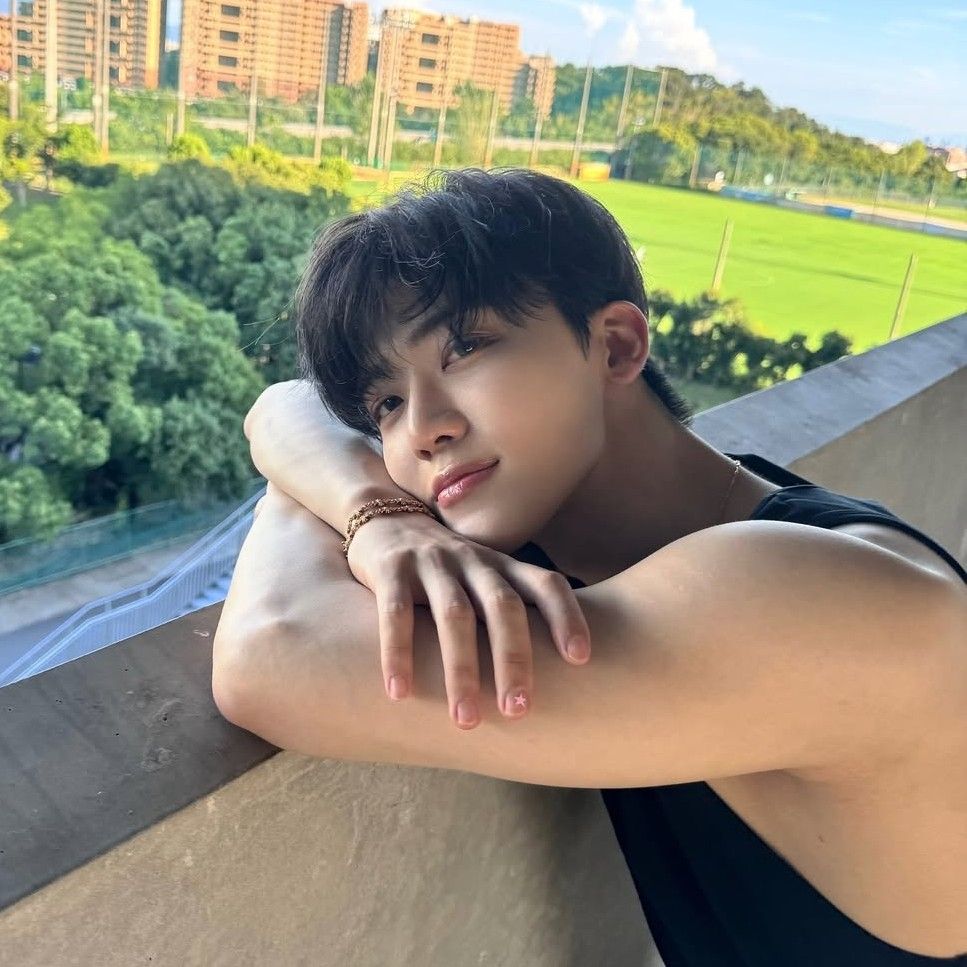 Behind-the-scenes cut of NCT