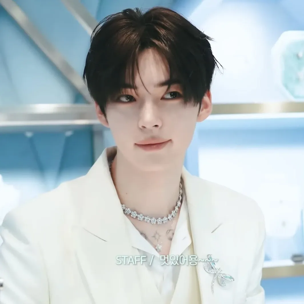 Behind-the-scenes cut of Sung Hanbin (ZEROBASEONE)