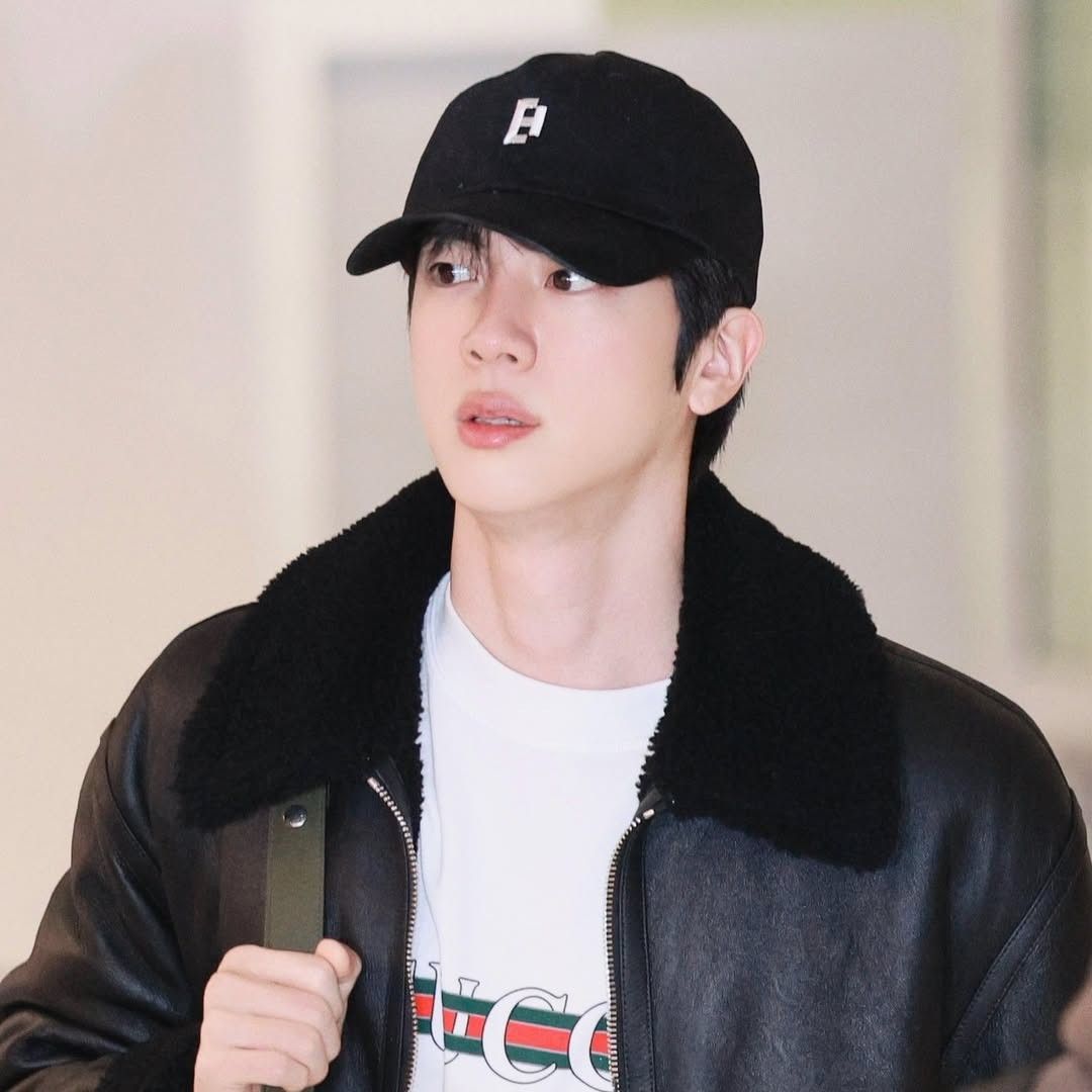 Foto aktivitas terbaru Jin (BTS)