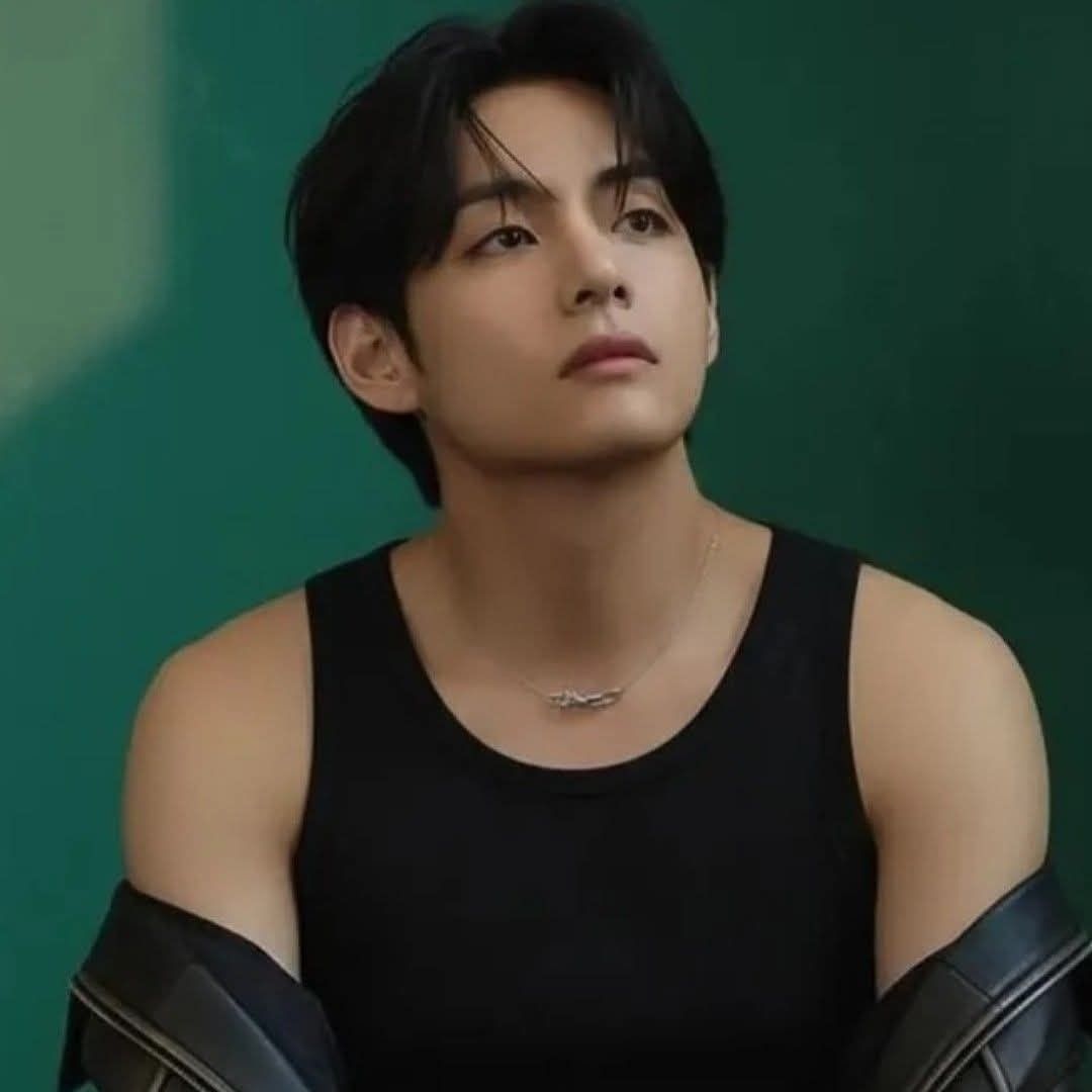 Behind-the-scenes cut of V (BTS)