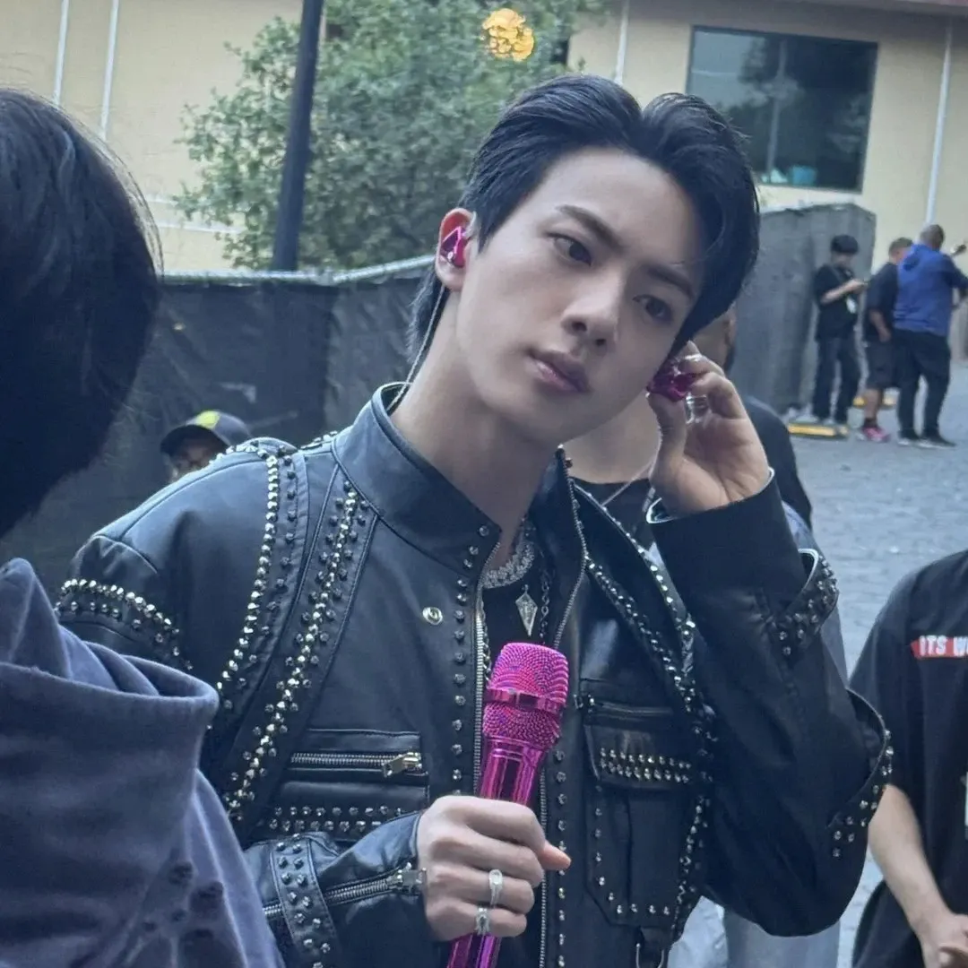 A moment captured by Jin (BTS)'s fan