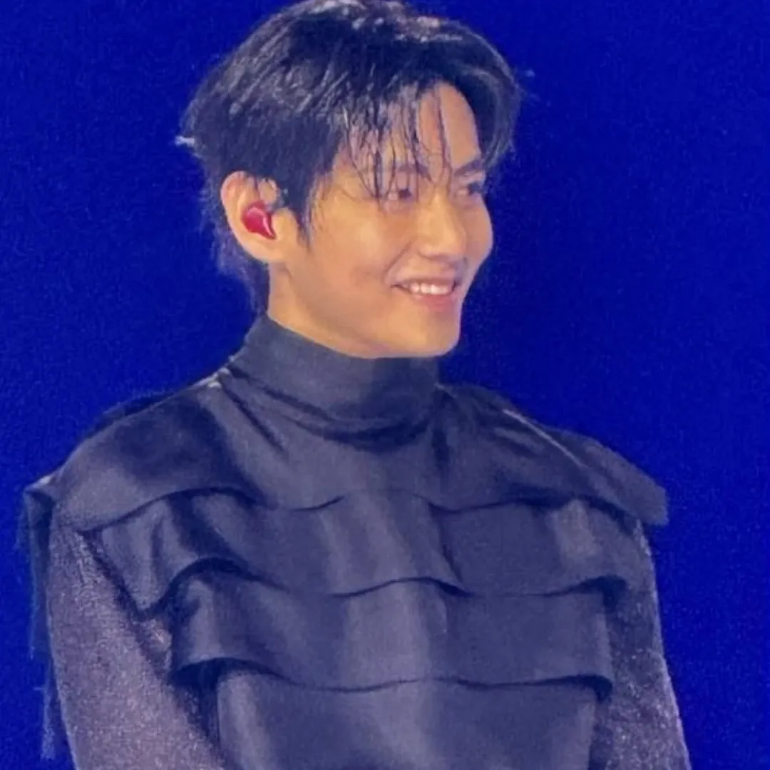 V (防弹少年团)的最新照片