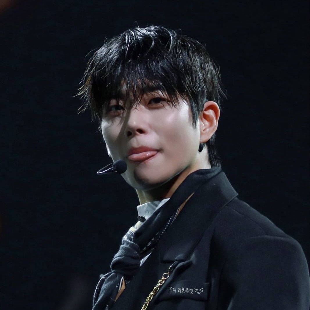 A moment captured by Jinjin (ASTRO)'s fan