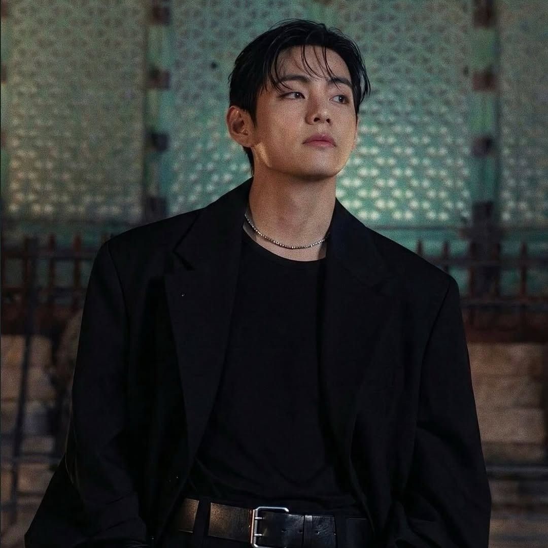 Behind-the-scenes cut of V (BTS)