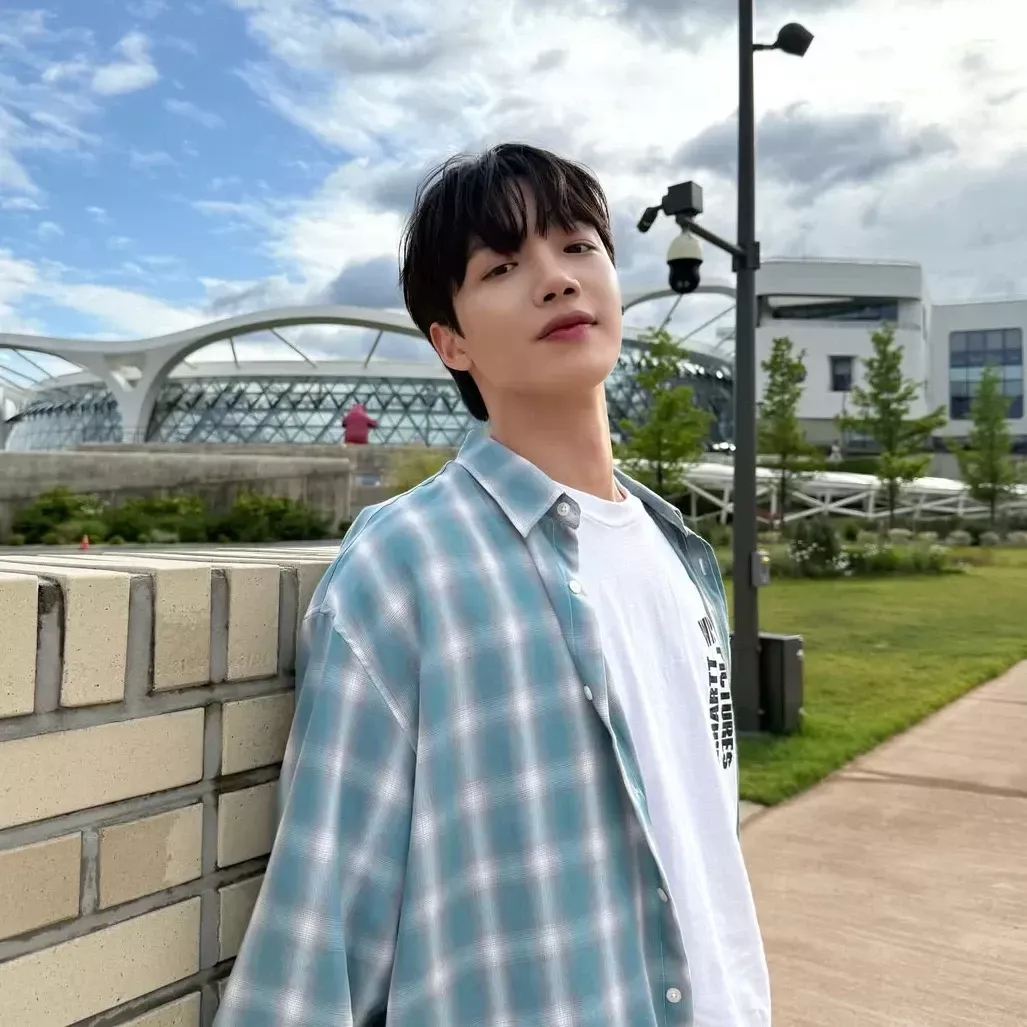 Behind-the-scenes cut of Lim Youngmin