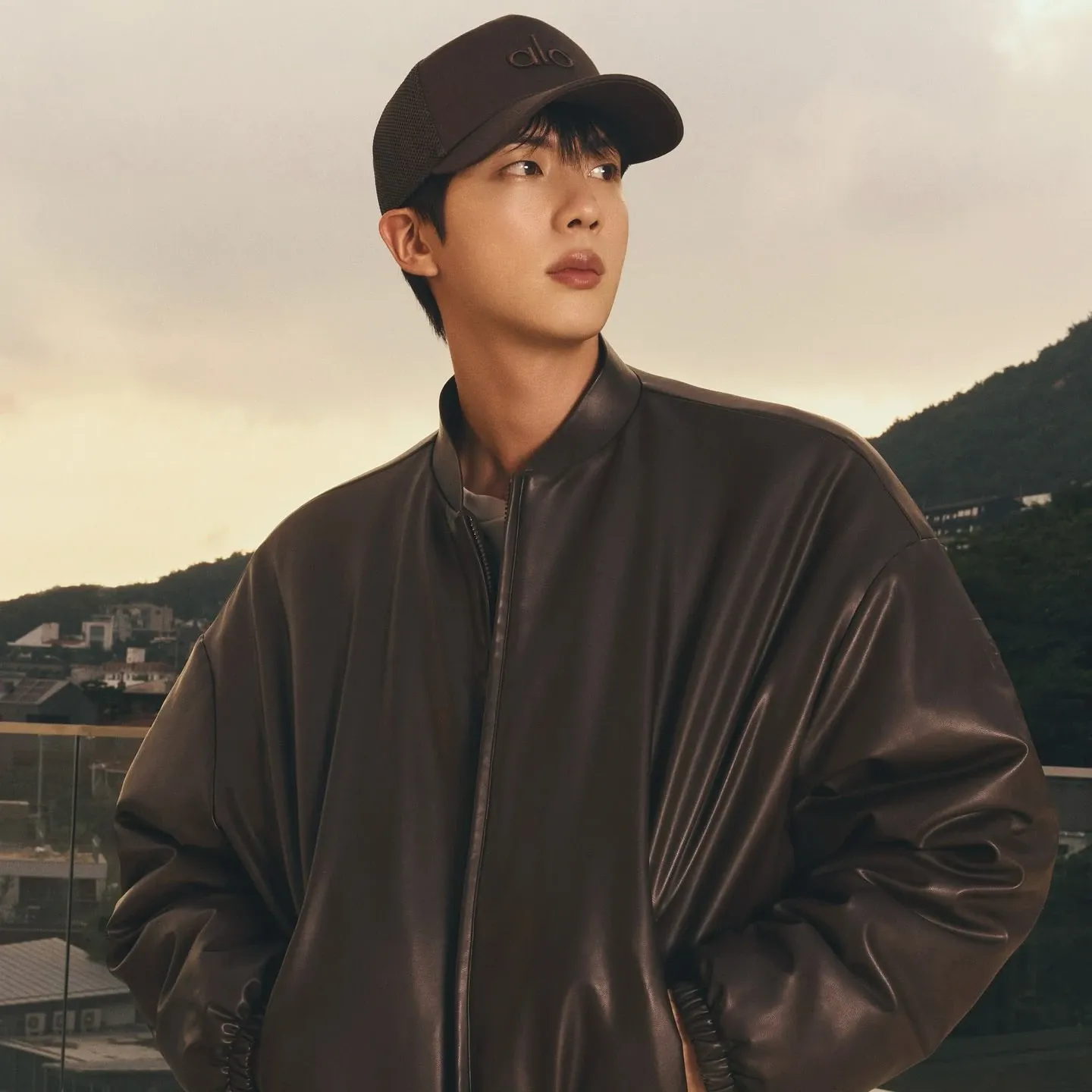 Foto aktivitas terbaru Jin (BTS)