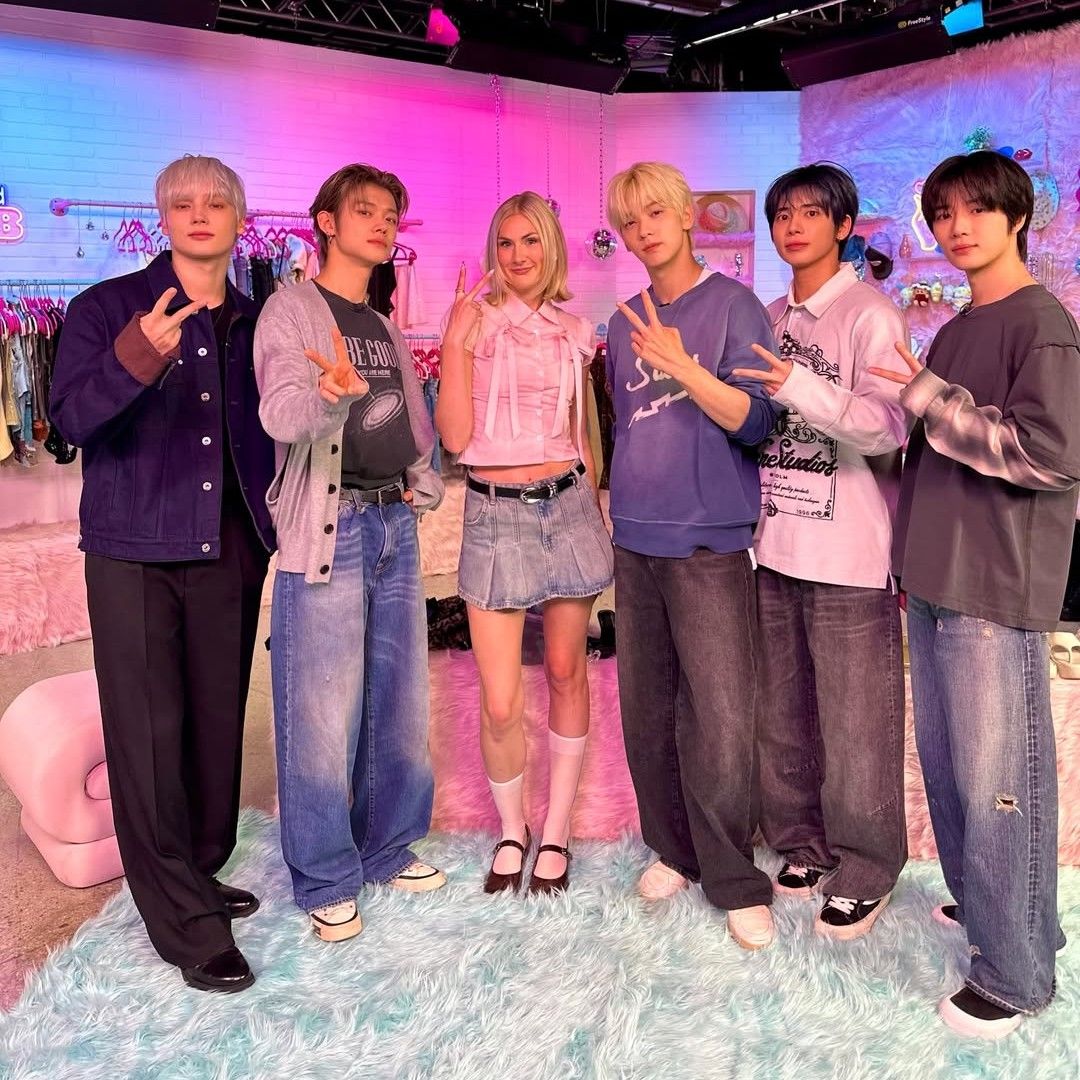 Foto aktivitas terbaru TOMORROW X TOGETHER