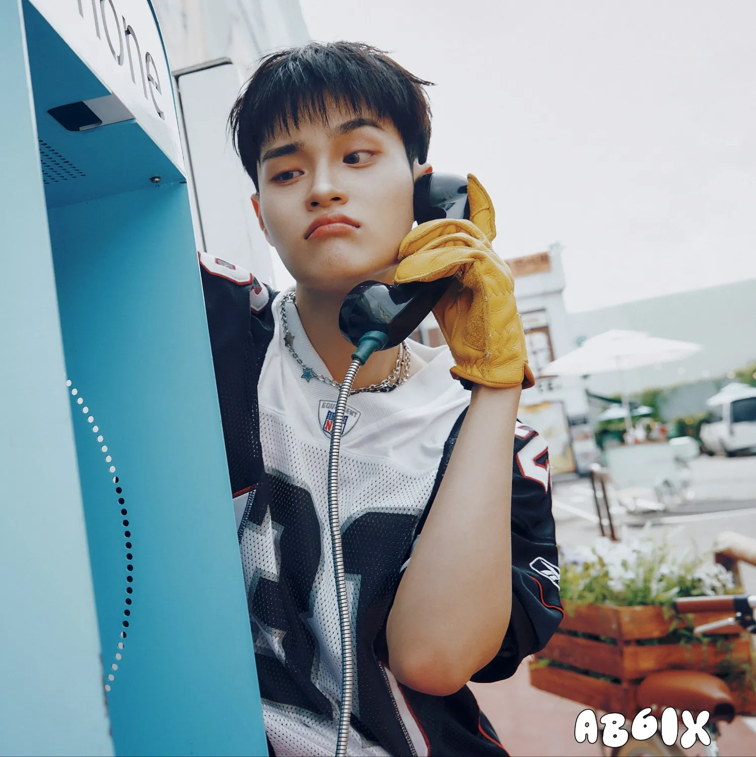 A moment captured by Lee Daehwi (AB6IX)'s fan