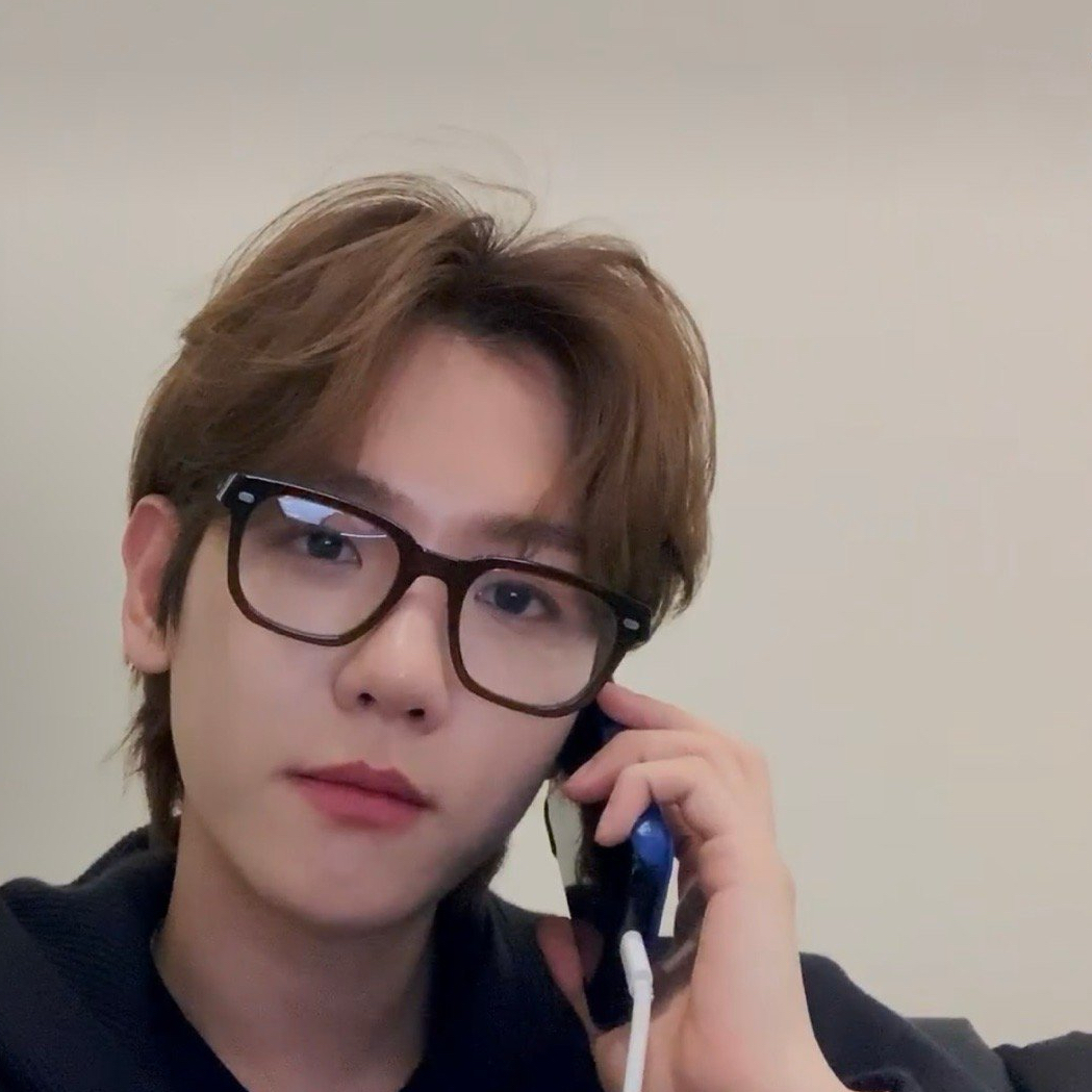 백현 (EXO) 최근 활동샷